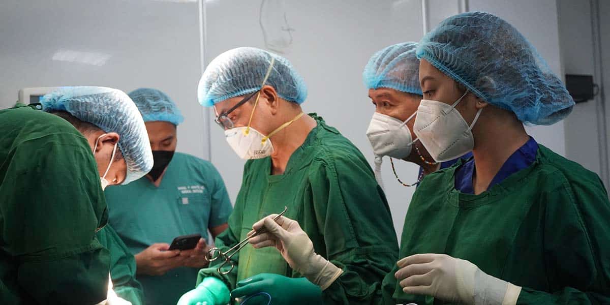 Principais tipos de cirurgia bariátrica 2 Equipe multidisciplinar fazendo um dos tipos de cirurgia bariátrica - site Dr. Rodrigo Barbosa cirurgião bariátrico e gastrocirurgião São Paulo - SP
