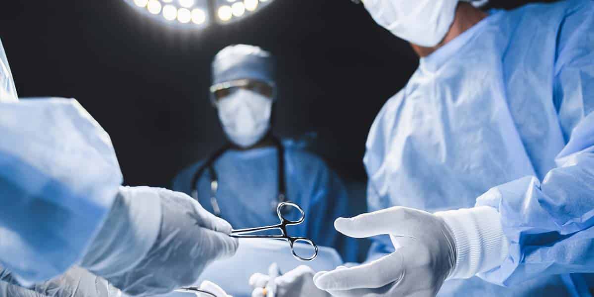 Cirurgião bariátrico: como escolher um bom profissional 3 Cirurgião bariátrico fazendo gastroplastia - site Dr. Rodrigo Barbosa gastrocirurgião de São Paulo - SP
