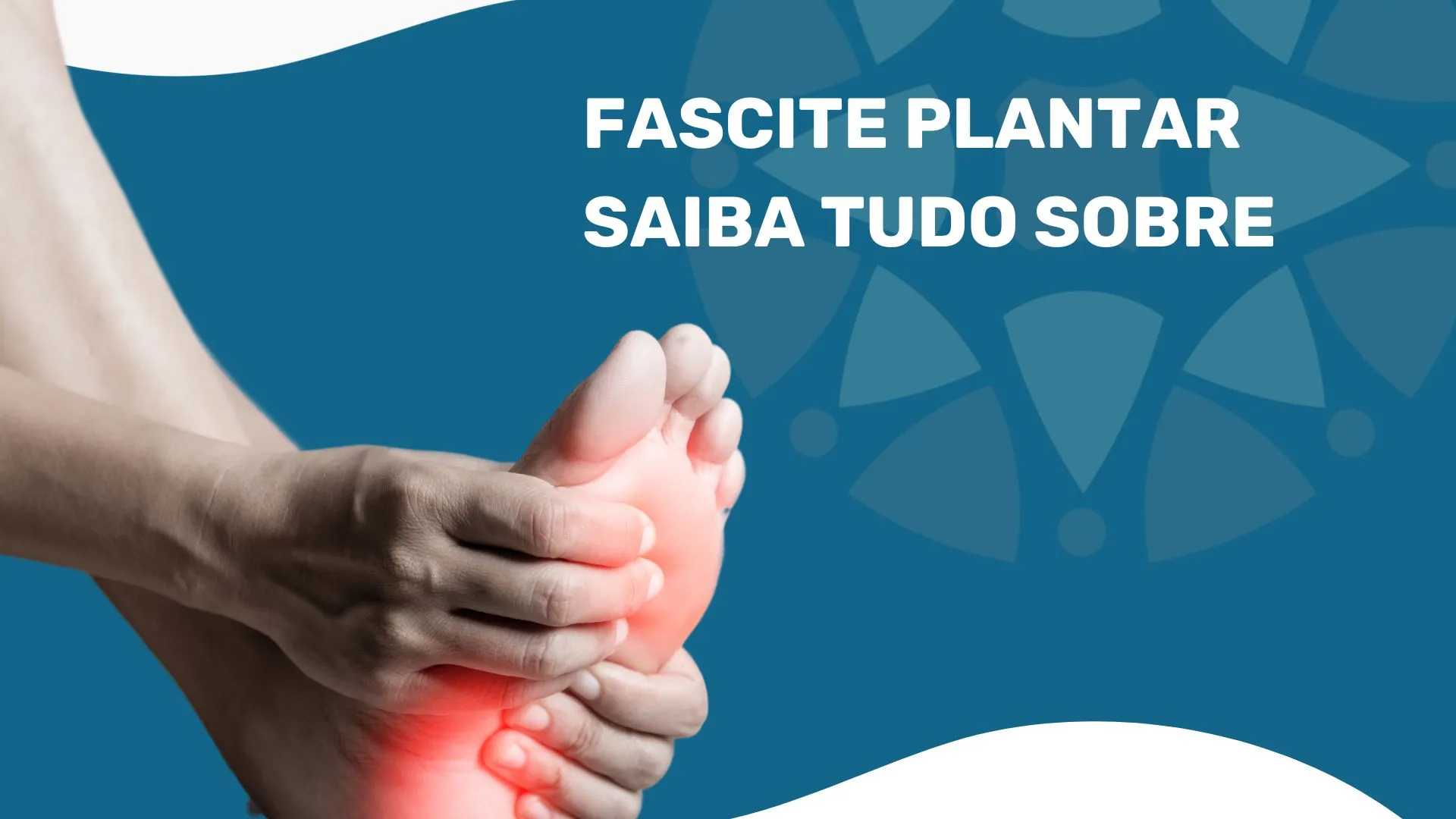 Especialista em fascite plantar explicando os sintomas, causas e tratamentos para dor no calcanhar e na sola do pé. Saiba como a terapia por ondas de choque para fascite plantar e a infiltração podem aliviar a dor. Descubra se quem tem fascite plantar pode fazer caminhada e academia. Entenda os fatores que pioram a dor na fáscia plantar e os exercícios para recuperação. Consulte um médico especialista em fascite plantar para diagnóstico e tratamento eficaz.